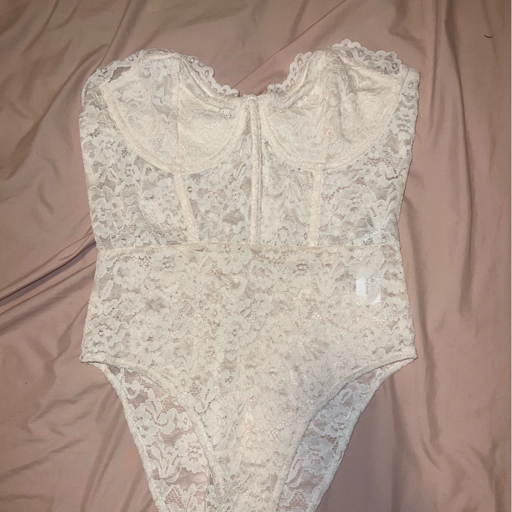 Brand New Zara body suit never worn tags on it